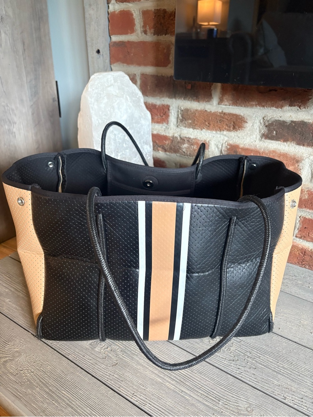 HAUTE SHORE Neoprene Tote Bag - Picture 6 of 7